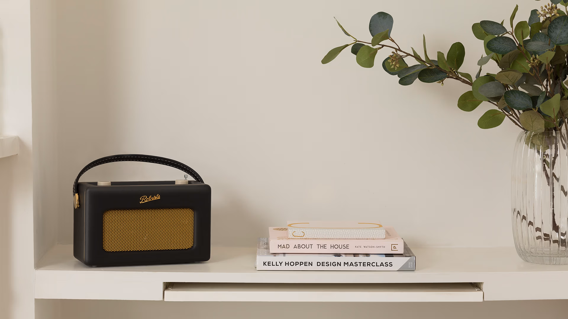 Roberts Revival iStream 3L Zwart - Lifestyle Image