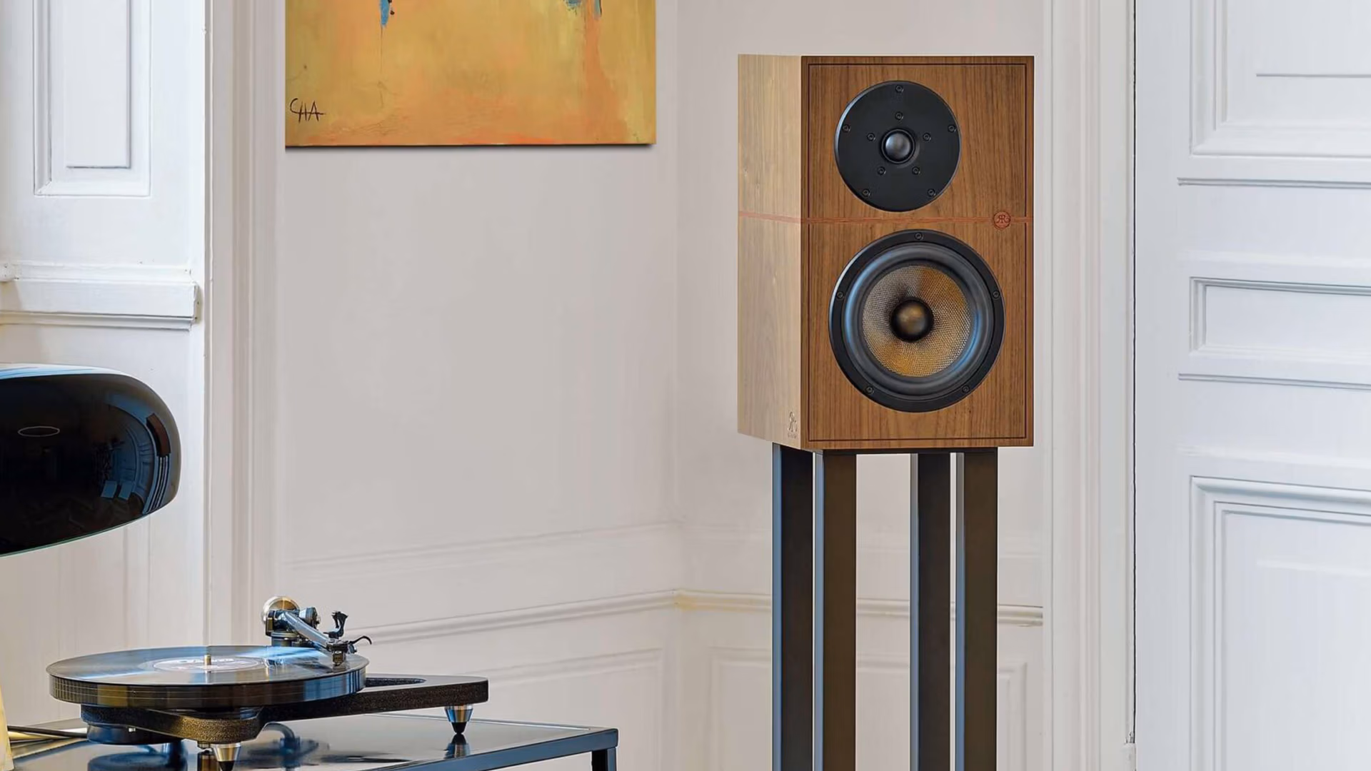 De Revival Audio Atalante 3 Walnoot valt op door zijn vintage look, maar is tegelijkertijd voorzien van moderne afwerkingen en details